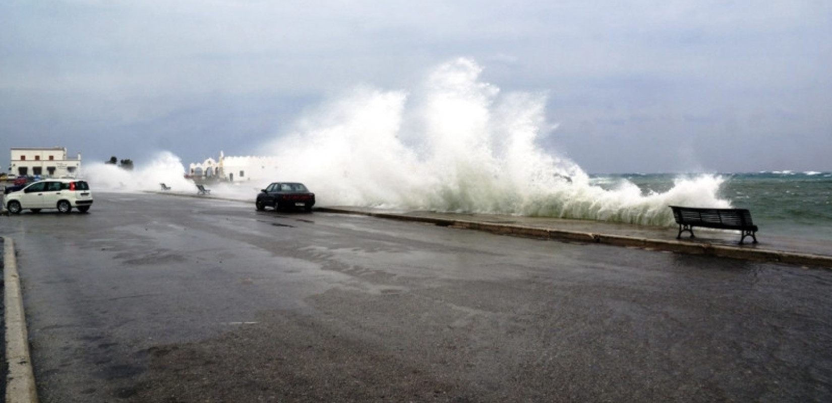 Η κακοκαιρία Erminio «σάρωσε» το Νότιο Αιγαίο: Άνεμοι 10 μποφόρ και καταστροφές σε Ρόδο και Κω