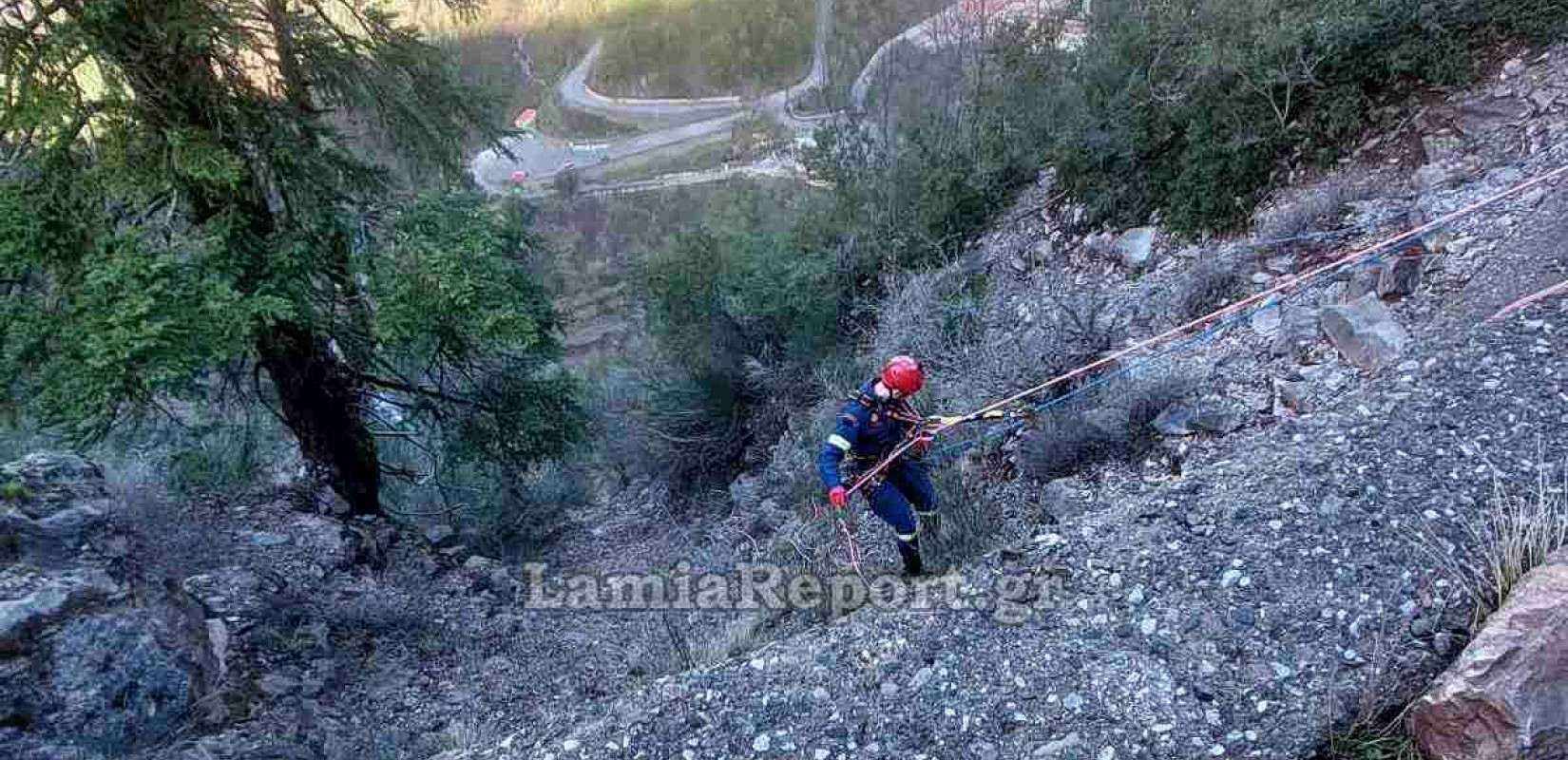 Ευρυτανία: Νεκρός 54χρονος σε τροχαίο - Το φορτηγό του έπεσε σε γκρεμό 40 μέτρων