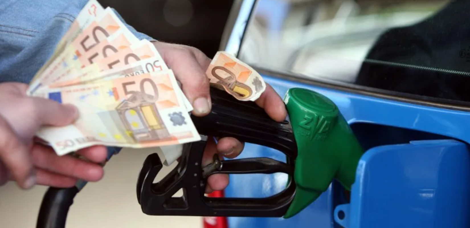 Μέτρα στήριξης: «Δεν φτάνει το fuel pass» –Μείωση φόρων στα καύσιμα ζητούν καταναλωτές και πρατηριούχοι