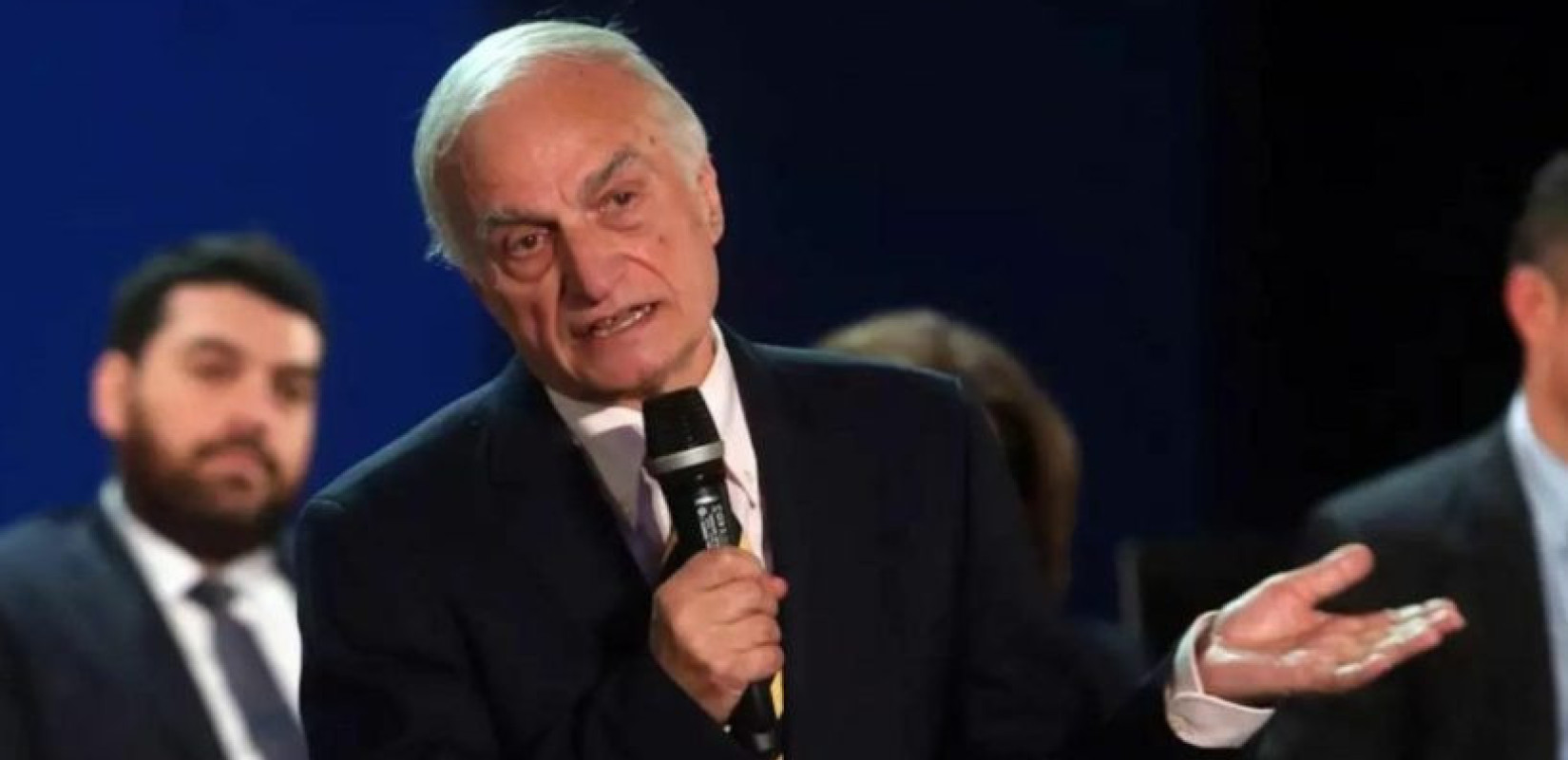 Εξιτήριο για τον Μανώλη Μαυρομμάτη δύο χρόνια μετά την καταστροφική πυρκαγιά