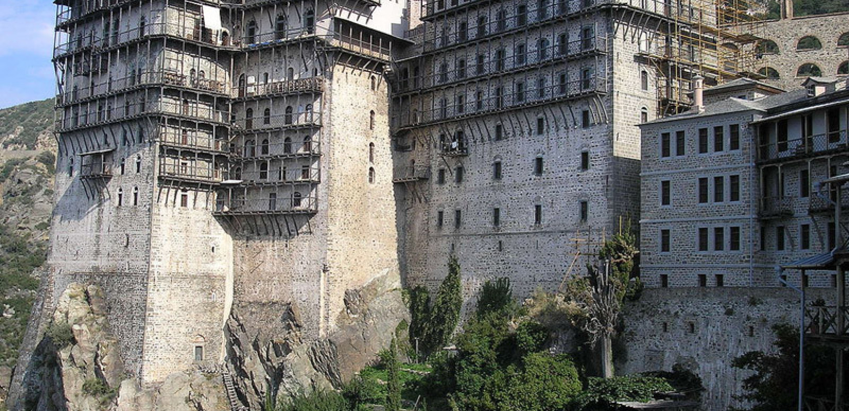 Στο Άγιο Όρος ο Βασίλης Κικίλιας για αυτοψίες σε λιμένες