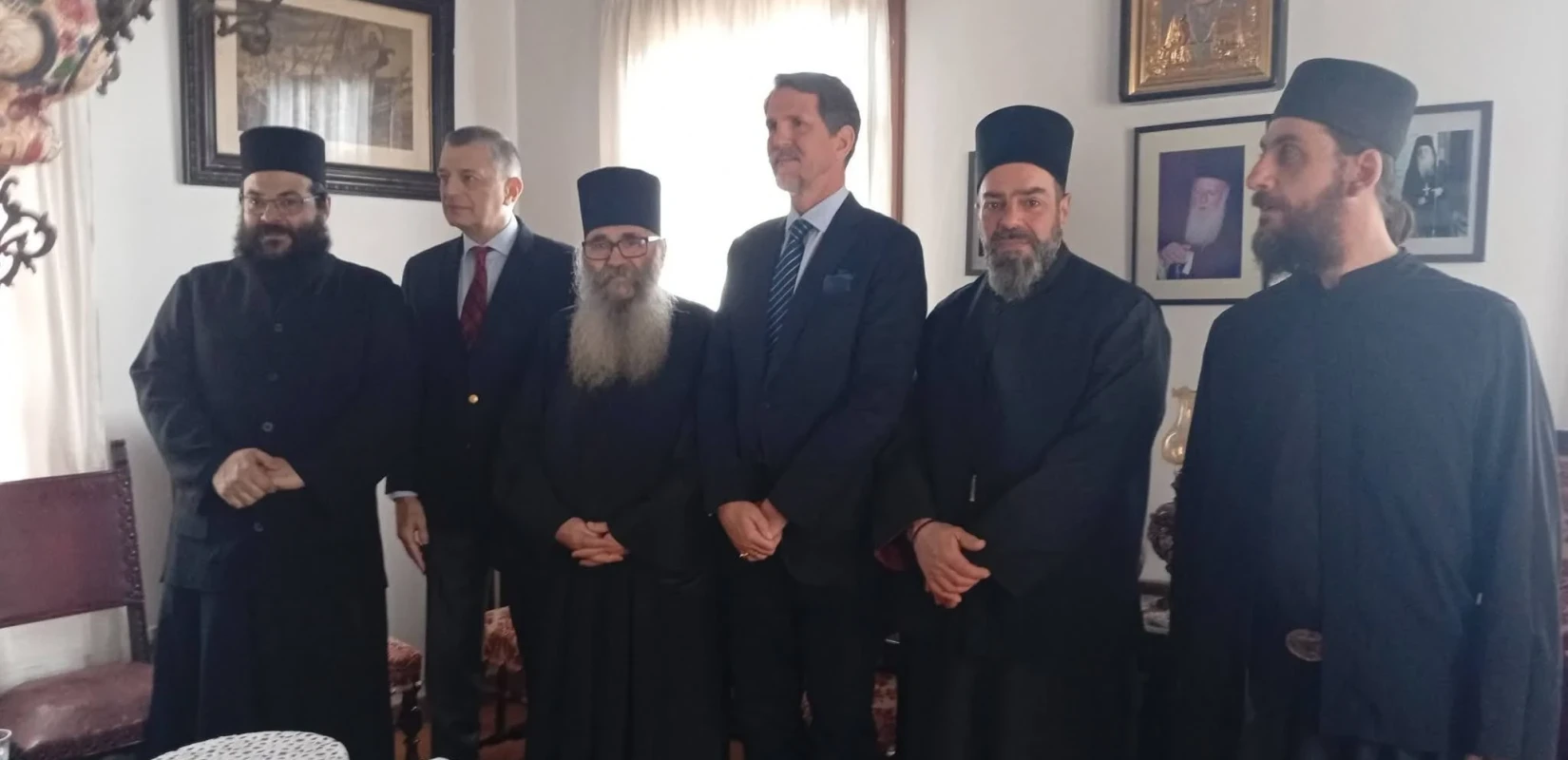 Άγιο Όρος: Σε μονές και κελλιά ο Παύλος Ντε Γκρές