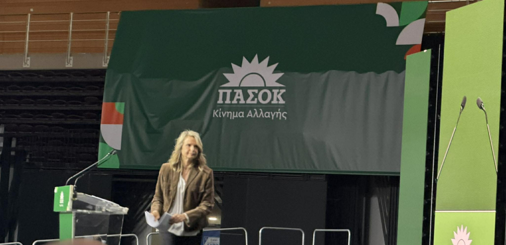 Μιλένα Αποστολάκη: «Απέναντι στους πελάτες της Δεξιάς υπάρχουν οι πολίτες της πατρίδας»