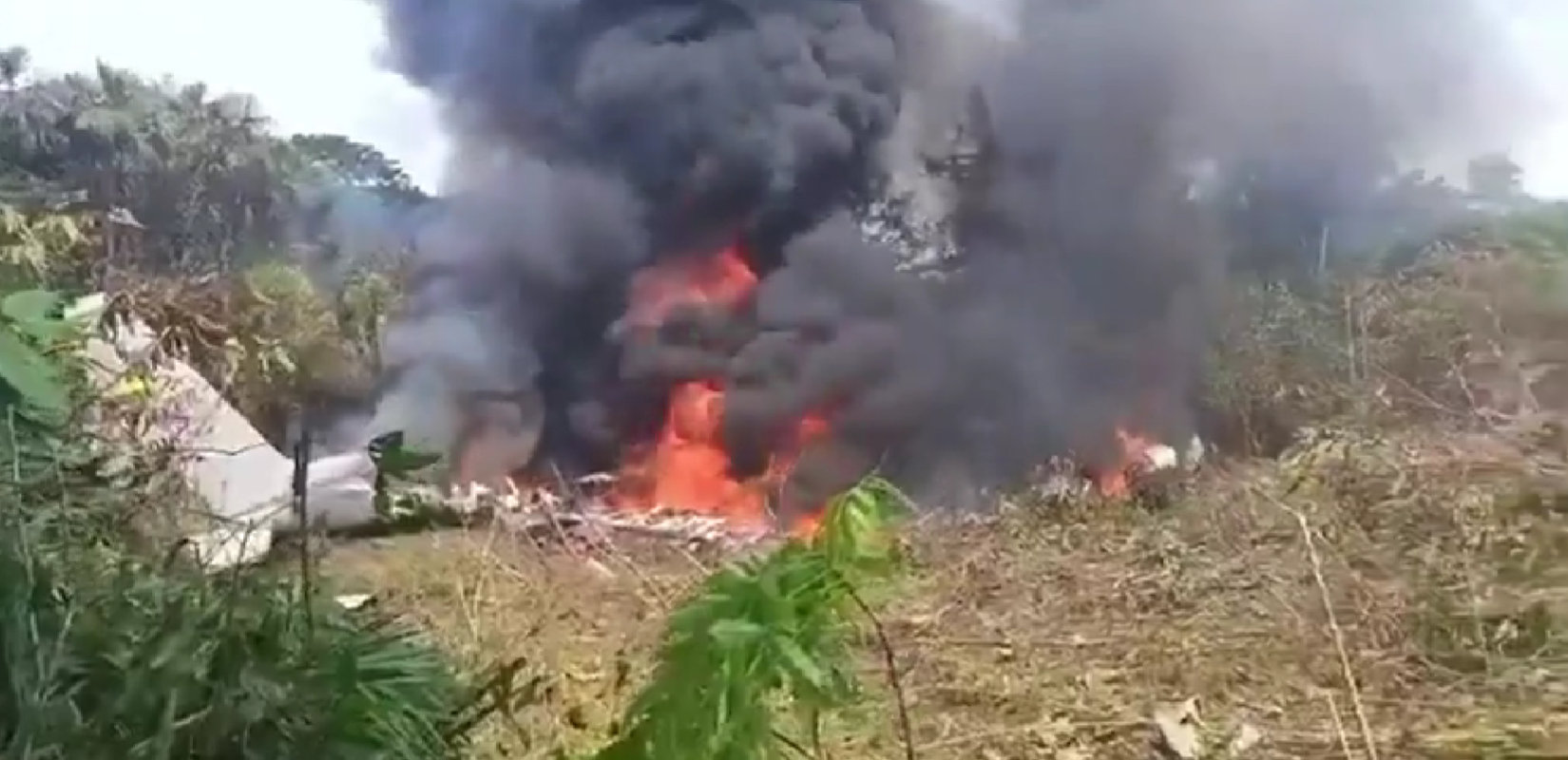 Τραγωδία στην Κολομβία: Συνετρίβη αεροσκάφος C-130 με περισσότερους από 110 επιβαίνοντες (βίντεο)