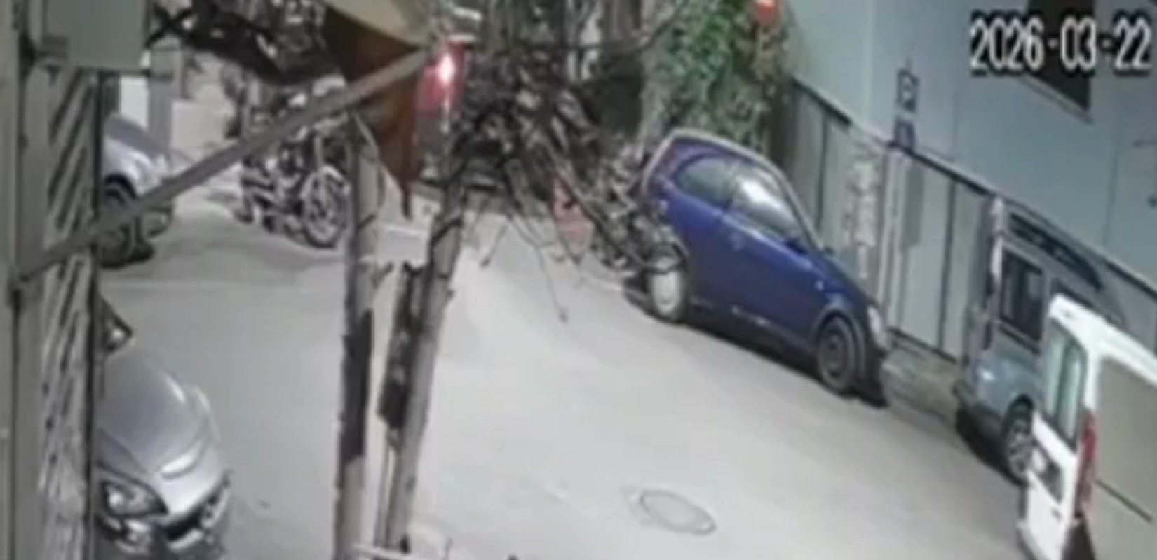 Αμπελόκηποι: Συνελήφθη 40χρονη μεθυσμένη οδηγός που τράκαρε 14 σταθμευμένα ΙΧ - Δείτε βίντεο