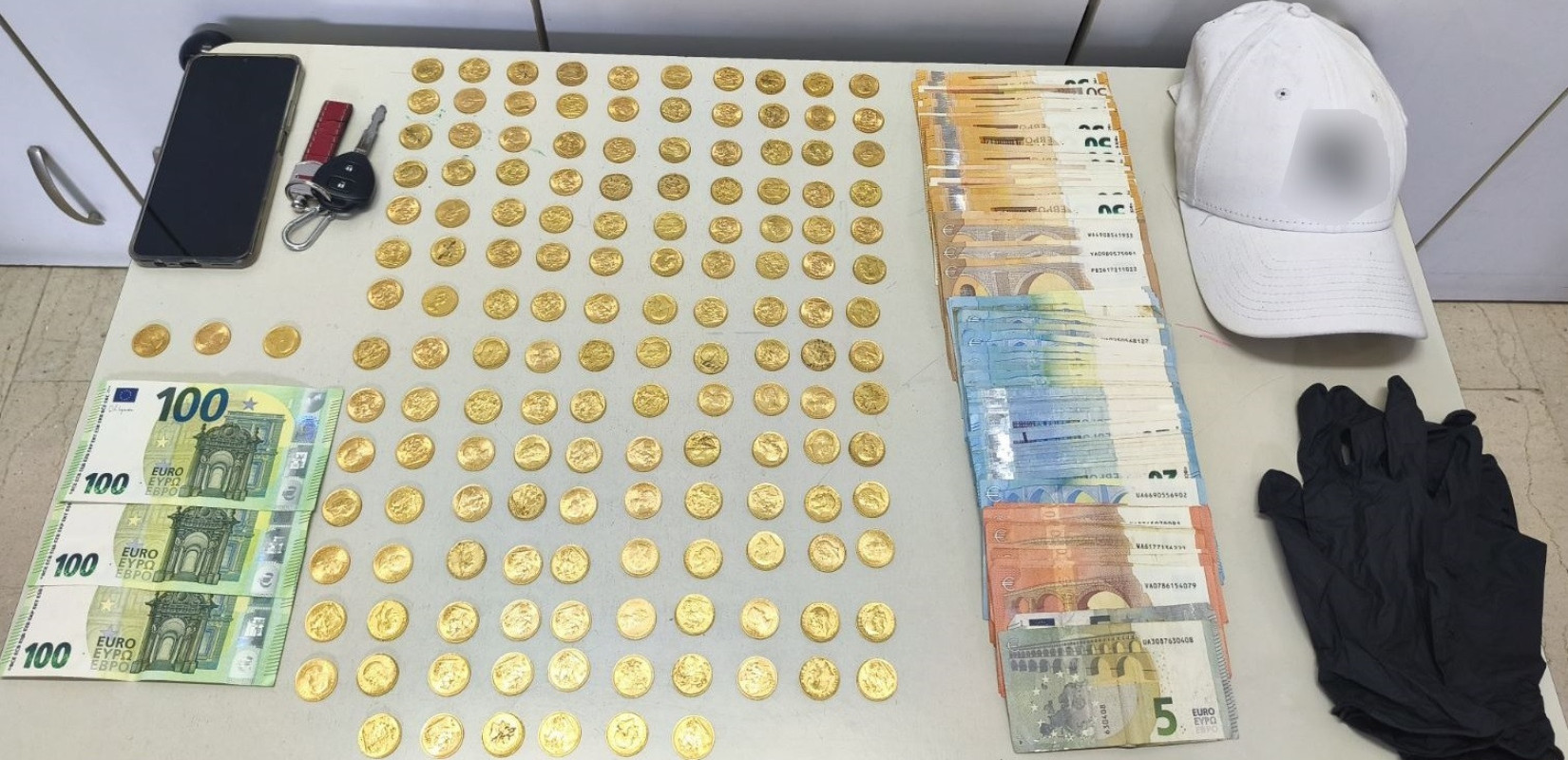 Πέλλα: Aπέσπασαν από ηλικιωμένη 146 λίρες και 4.000 ευρώ προσποιούμενος τον λογιστή