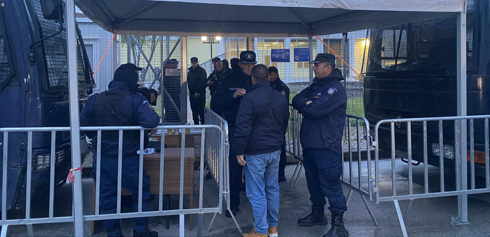 Τέμπη: Υπό δρακόντεια μέτρα ξεκινά η δίκη στην Λάρισα