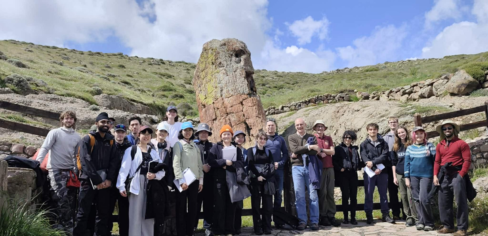 Μυτιλήνη: Φοιτητές από το Λονδίνο στο Απολιθωμένο Δάσος Λέσβου