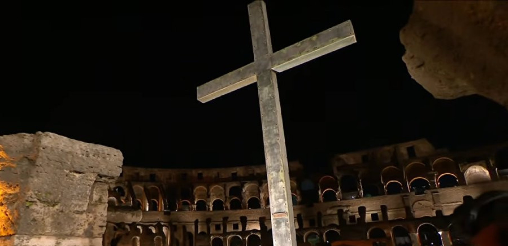 Κολοσσαίο: Ο Πάπας Λέων ΙΔ' σήκωσε τον Σταυρό σε όλες τις στάσεις της Via Crucis (βίντεο)