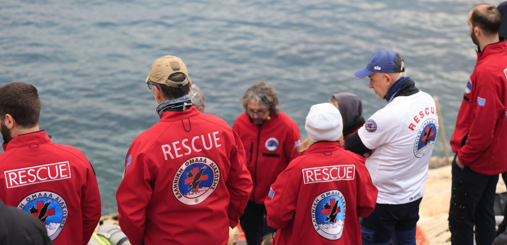 Έρευνες για τον 34χρονο δύτη στη Βουλιαγμένη: Βρέθηκαν βατραχοπέδιλο, φιάλη οξυγόνου και υποβρύχιο scooter (βίντεο)