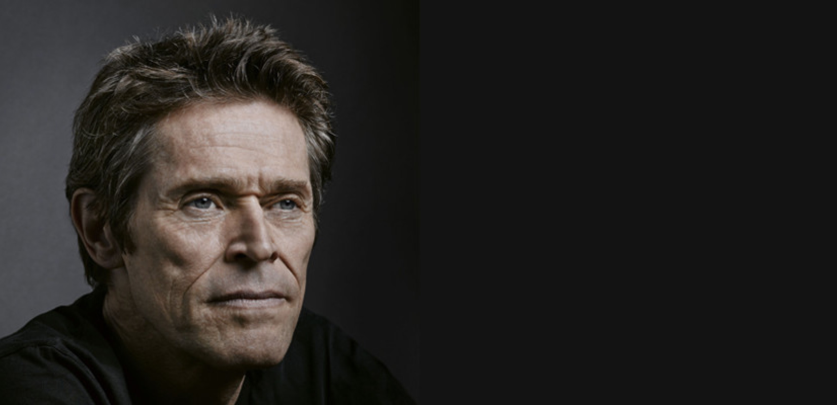 Ο Γουίλεμ Νταφόε γράφει το Μήνυμα για την Παγκόσμια Ημέρα Θεάτρου 2026