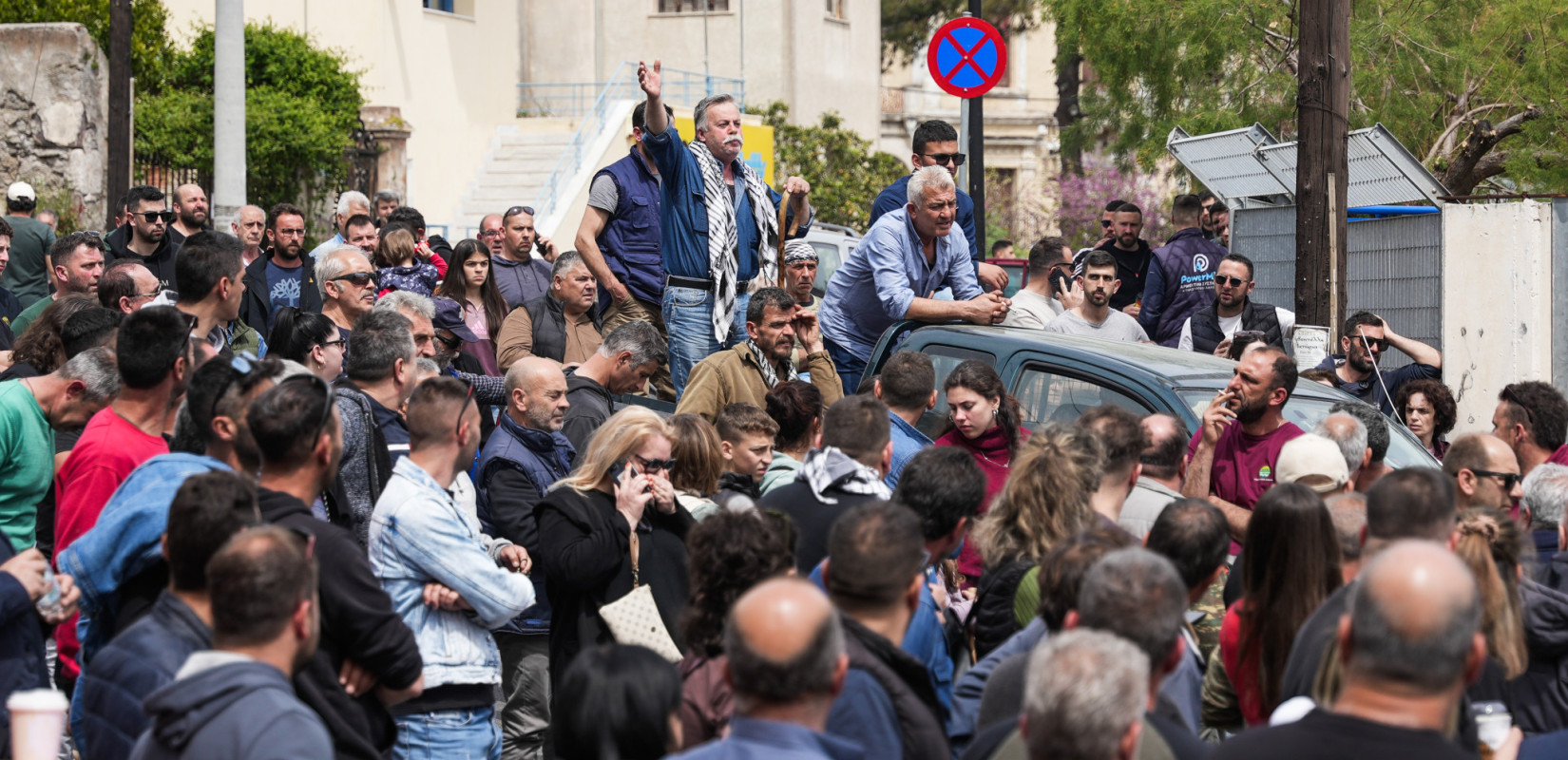 Λέσβος: Σε «ασφυξία» το νησί για 4η μέρα – Ανυποχώρητοι οι κτηνοτρόφοι στα λιμάνια