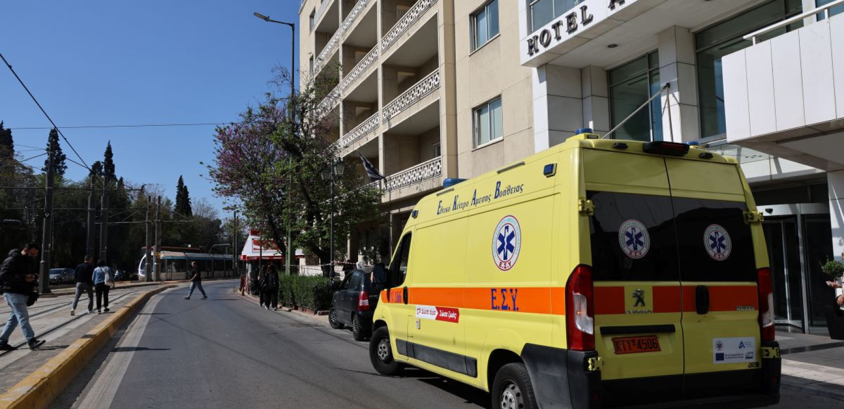 Το ΕΚΑΒ στο σημείο του δυστυχήματος - Πηγή φωτογραφίας: eurokinissi