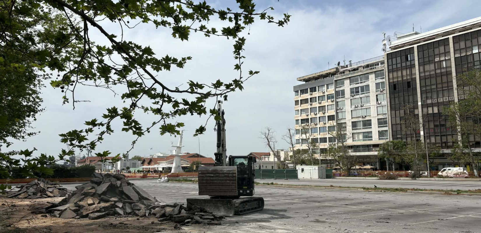 Θεσσαλονίκη: «Γεννιέται» σιγά - σιγά η νέα πλατεία Ελευθερίας - Μπουλντόζες ξηλώνουν την άσφαλτο