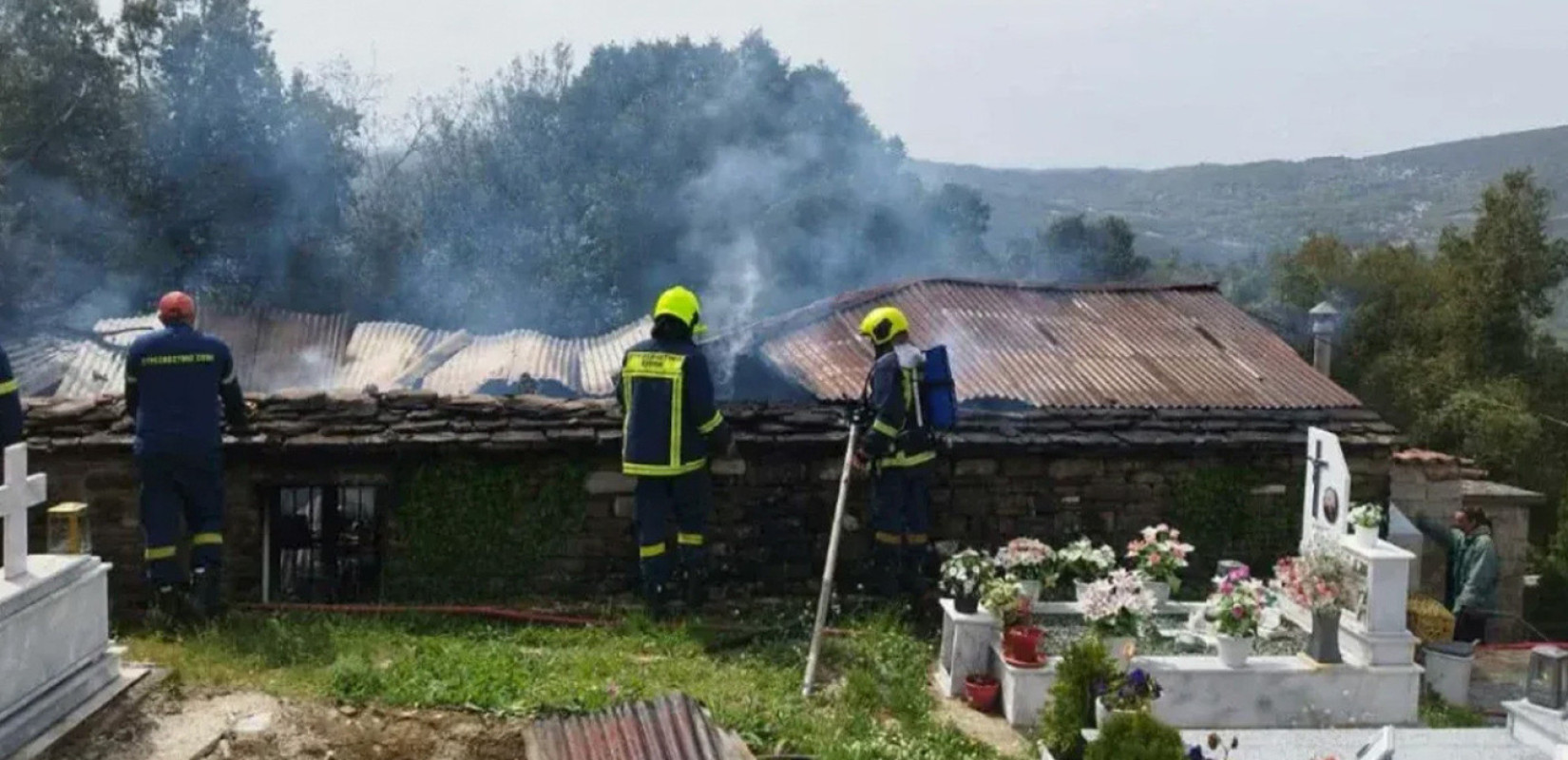 Ιωάννινα: Φωτιά σε νεκροταφείο - Στάχτες το οστεοφυλάκιο