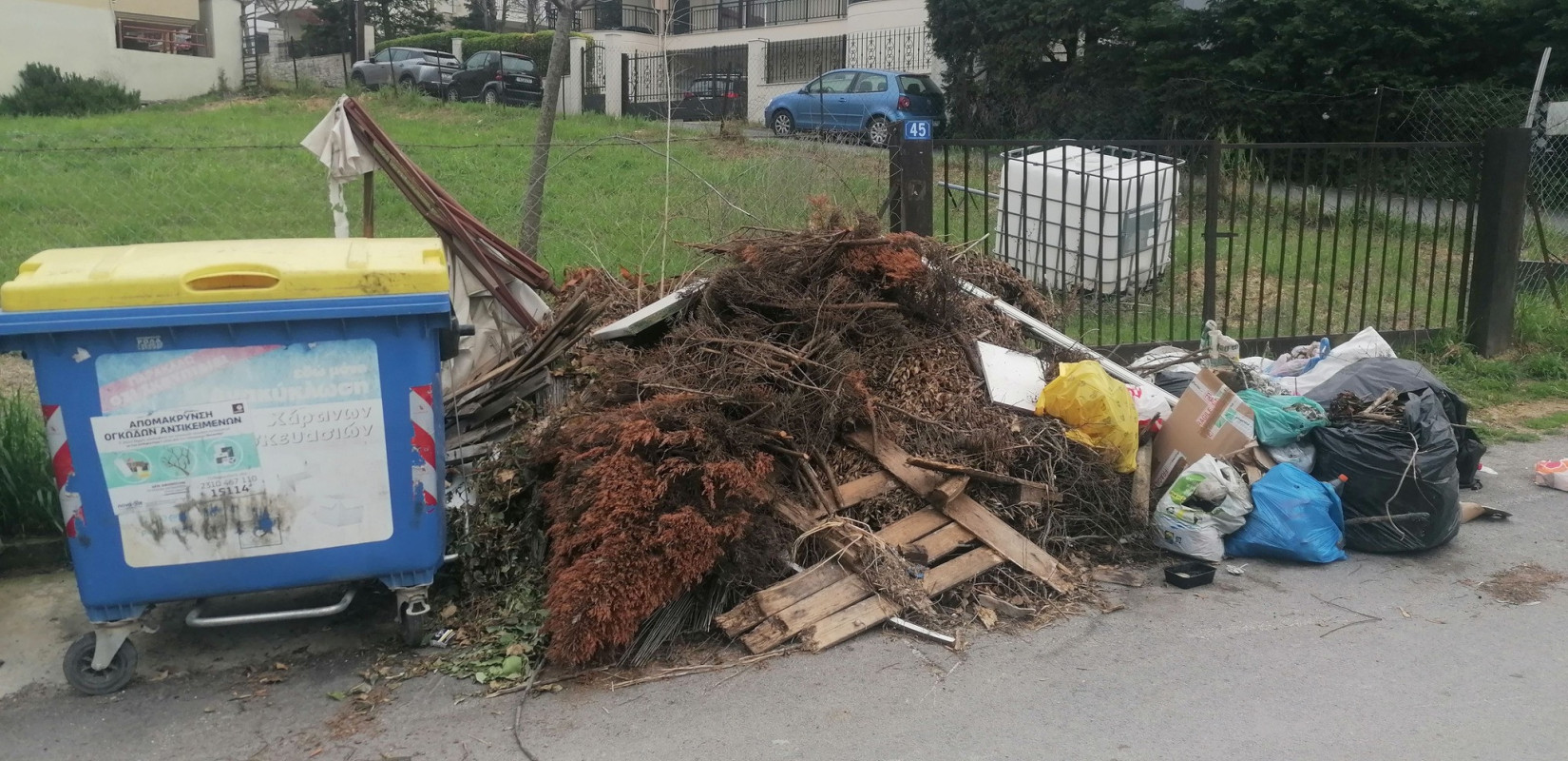 Δήμος Θέρμης: Πρόστιμο 600 ευρώ σε δημότη για παράνομη απόθεση ογκωδών