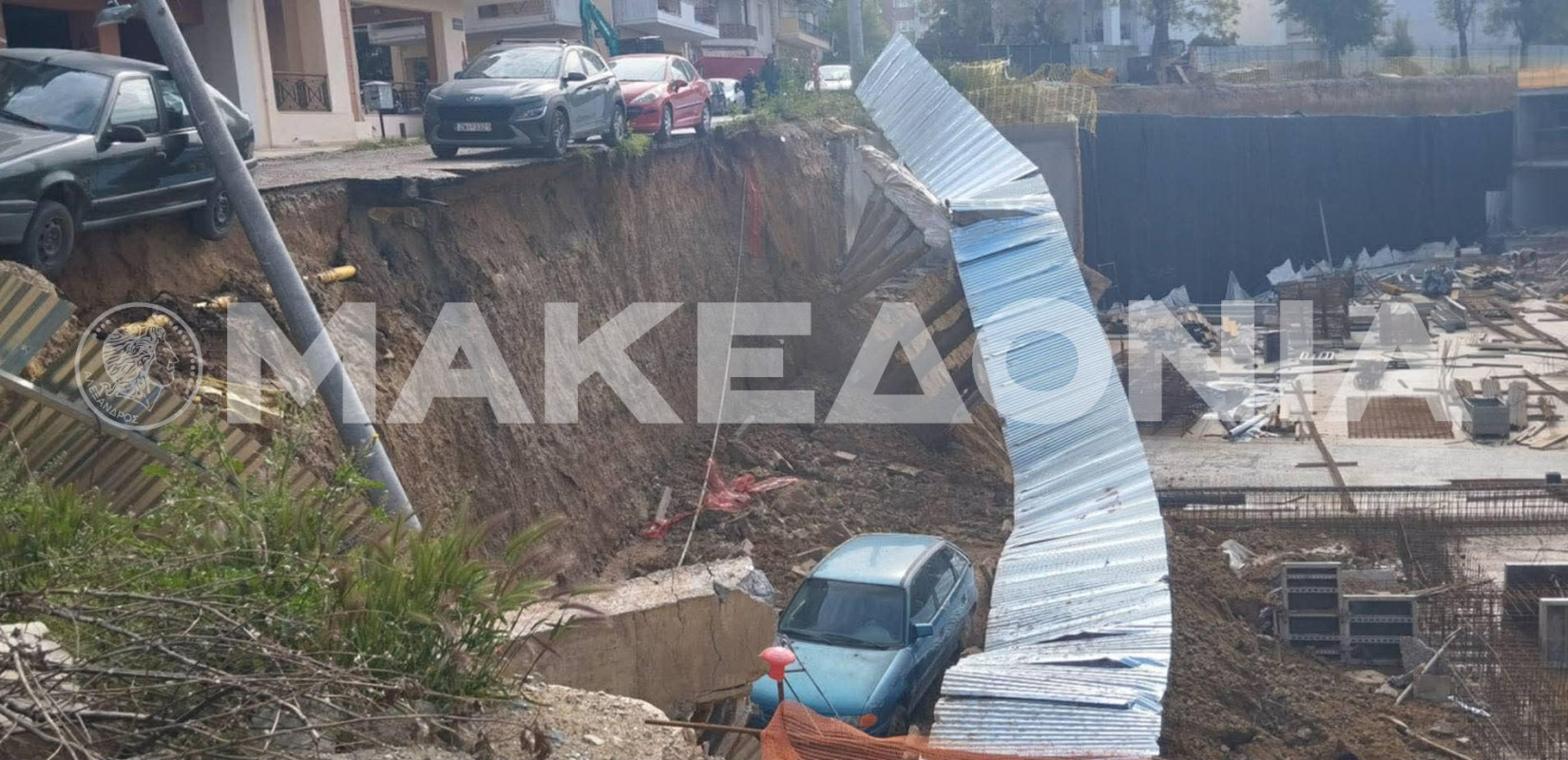 Θεσσαλονίκη: Έργα... οπτικών ινών «έφαγαν» τοιχίο - Η στιγμή που αυτοκίνητο «βούτηξε» στο κενό - Συνελήφθη 28χρονος (βίντεο)