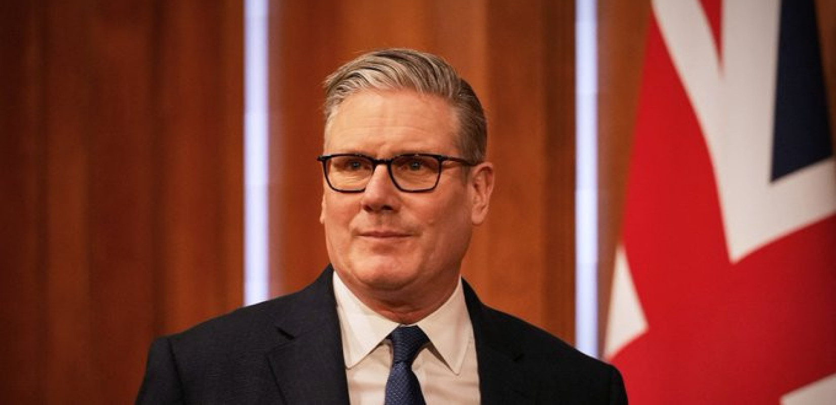 Βρετανία: Αντίστροφα... κυλά ο χρόνος για τον Στάρμερ - Νέες αποκαλύψεις για το σκάνδαλο Έπστιν τον βάζουν ξανά στο στόχαστρο