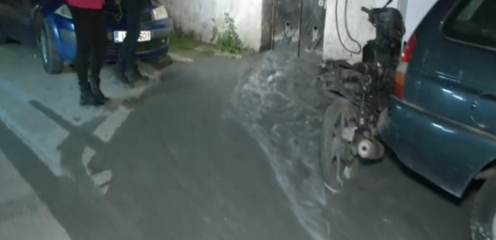 Αθήνα: «Ποτάμι» υγρού τσιμέντου πλημμύρισε δρόμους στην Κυψέλη - Αναβλύζει από εγκαταλελειμμένο κτίριο (βίντεο)