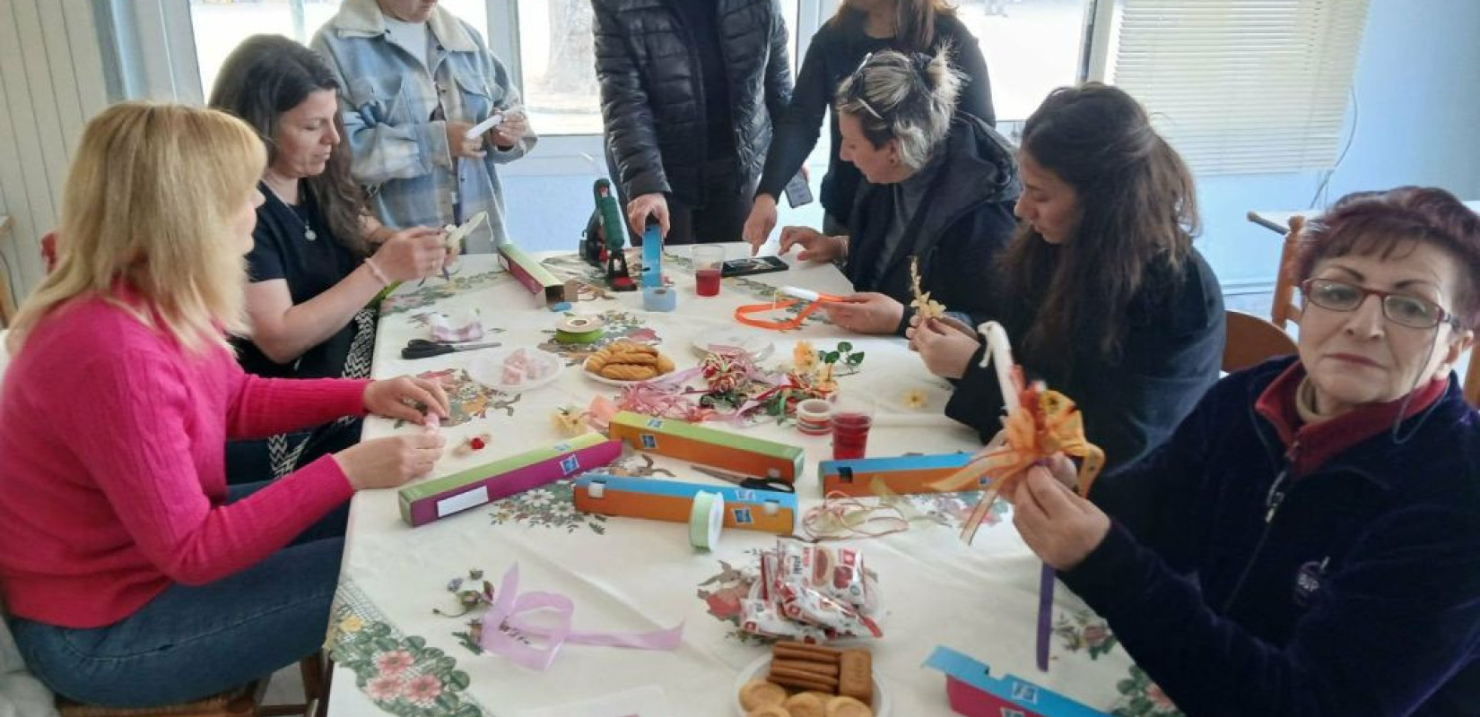 Κιλκίς: Γυναίκες του προγράμματος «Βοήθεια στο Σπίτι» έφτιαξαν πασχαλινές λαμπάδες