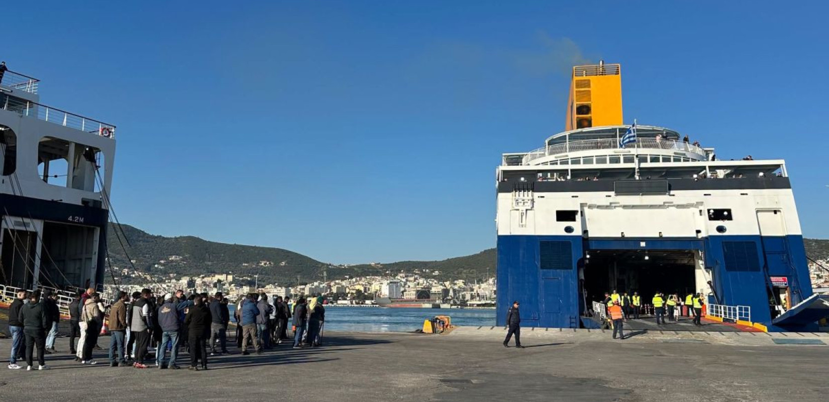 Φωτογραφία σήμερα από το λιμάνι της Μυτιλήνης - Πηγή: https://www.facebook.com/photo/?fbid=1394212739400157&set=pcb.1394213166066781