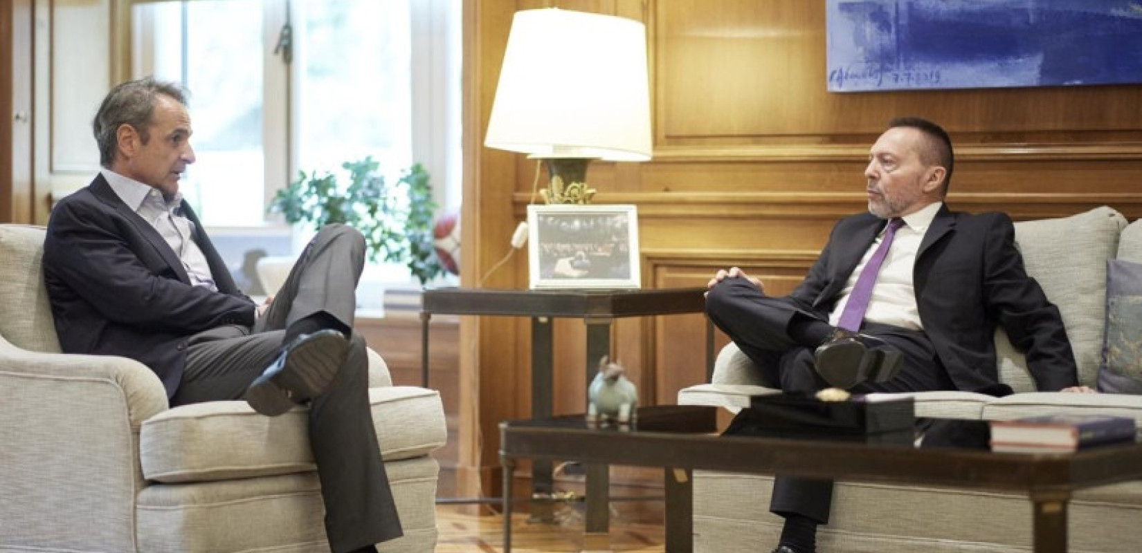 Γιάννης Στουρνάρας: Η κυβέρνηση προτείνει την ανανέωση της θητείας του - Τιμή στο πρόσωπό μου, απάντησε