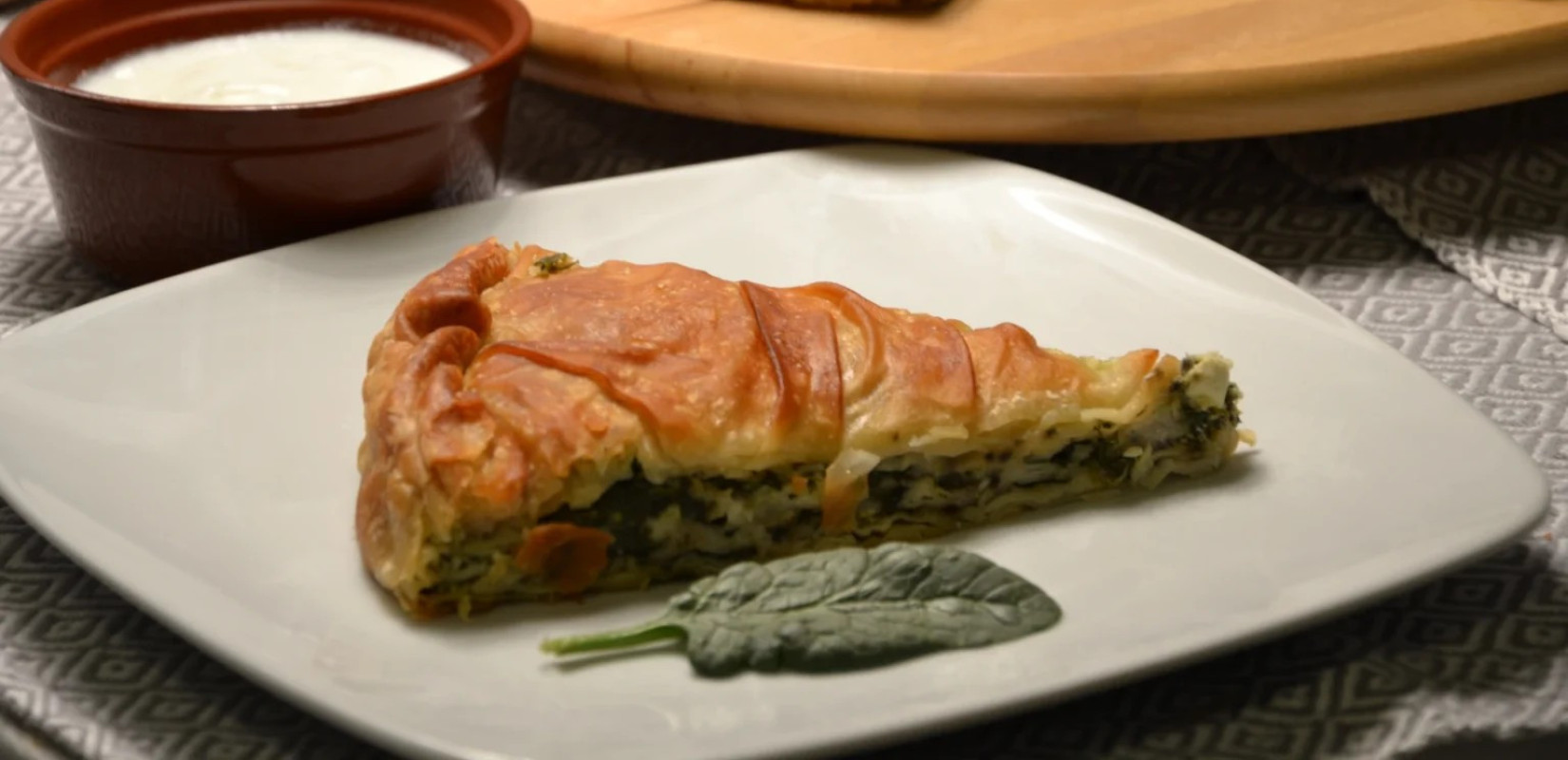 Νάνες Χωριάτικη Πίτα: Η παράδοση της τρικαλινής πίτας, απευθείας στο ταψί και το τραπέζι των Θεσσαλονικέων