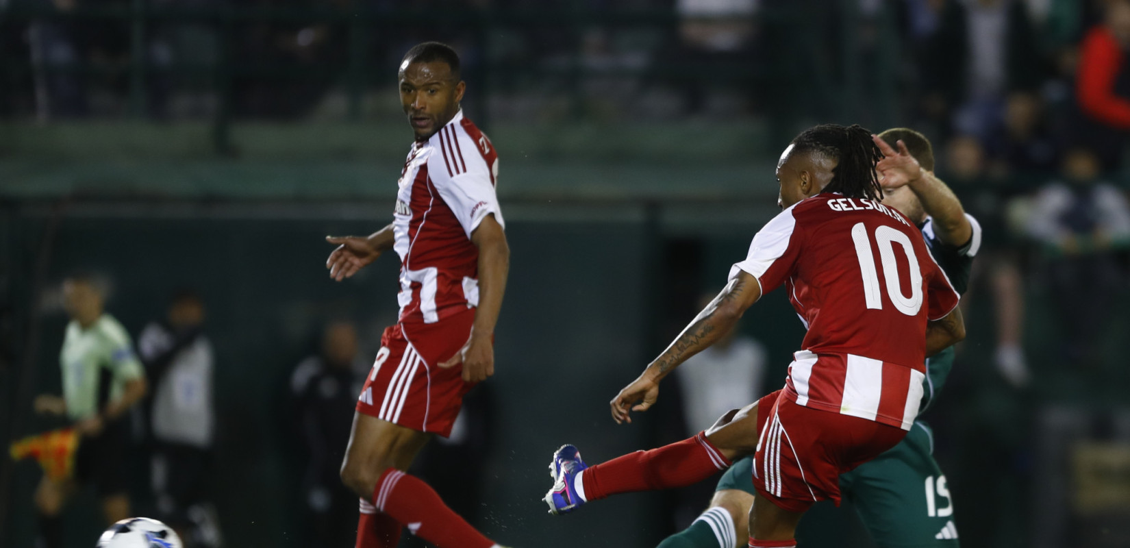 Super League: Ο Ολυμπιακός «άλωσε» τη Λεωφόρο και συνεχίζει να κυνηγά την ΑΕΚ