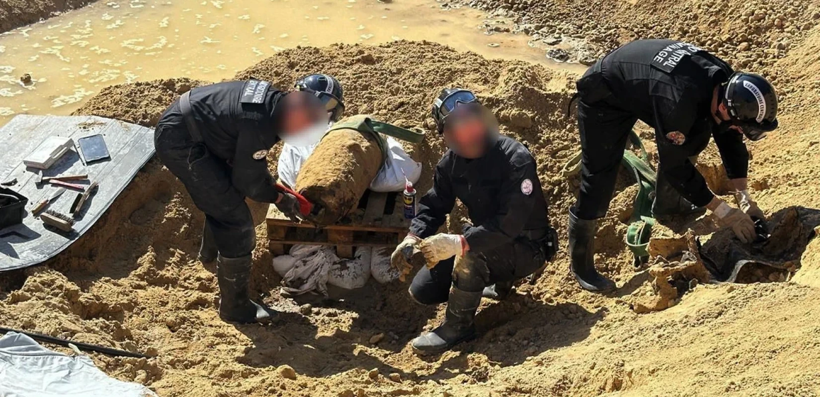 Ελεγχόμενη έκρηξη βόμβας του Β' Παγκοσμίου Πολέμου κοντά στο Παρίσι