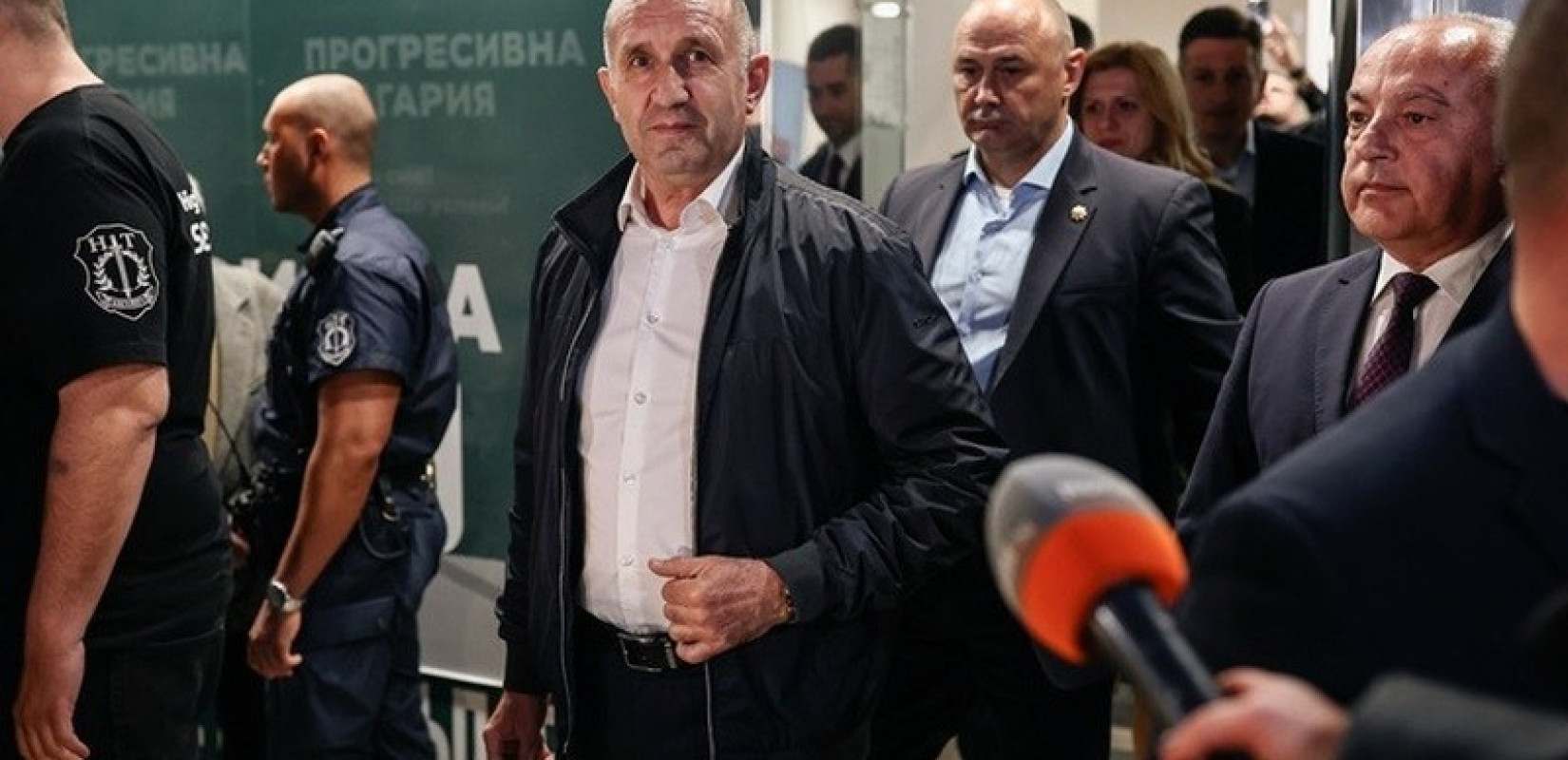 Βουλευτικές εκλογές στη Βουλγαρία: Ο «φιλορώσος» Ράντεφ αναλαμβάνει τα ηνία με ισχυρή αυτοδυναμία