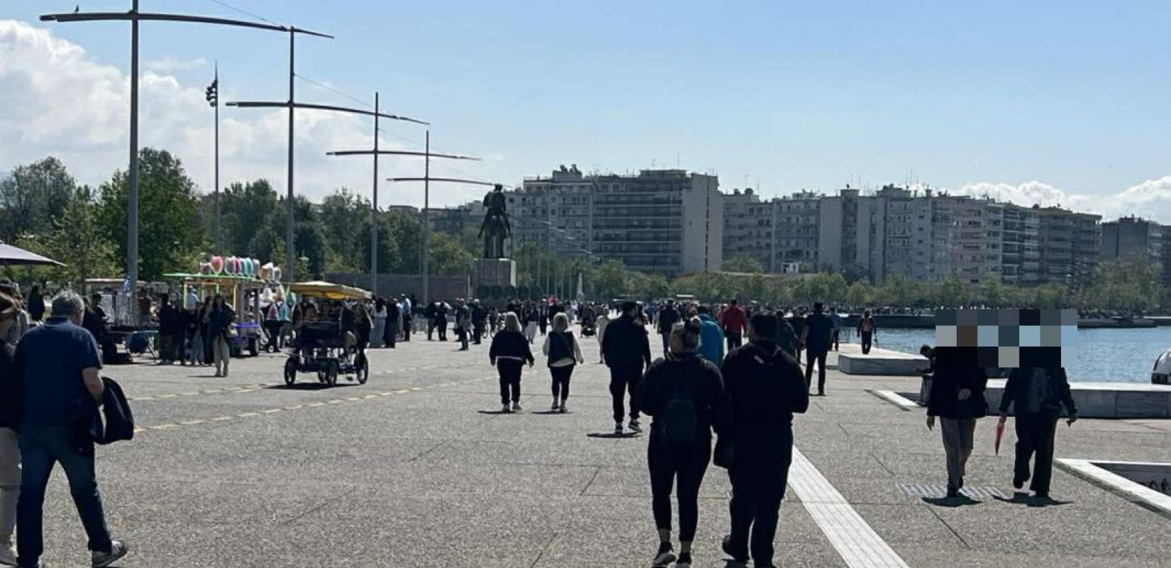 Θεσσαλονίκη: Γέμισε με κόσμο η παραλία - Βόλτες με τον ανοιξιάτικο ήλιο