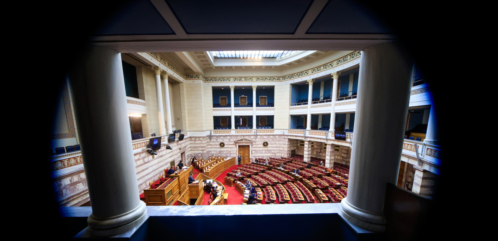 Βουλή: Αύριο συνεδριάζει η επιτροπή δεοντολογίας για Χατζηβασιλείου και Αθανασίου