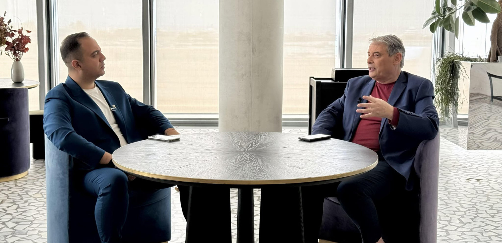 Ιορδάνης Χασαπόπουλος: Τα μουσικά ακούσματα, η Κατερίνα Λιόλιου, τα δύσκολα χρόνια με τρεις δουλειές και τα σενάρια που τον θέλουν δήμαρχο Ξάνθης