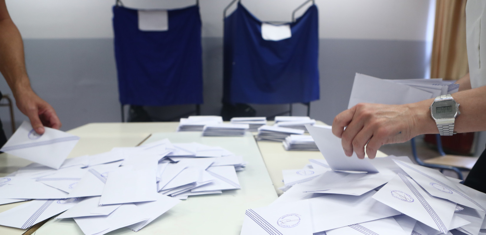 Σβήνουν, γράφουν ονόματα τα κόμματα- Οι «σίγουροι», οι «πιθανοί» και ποιοι ακούγονται