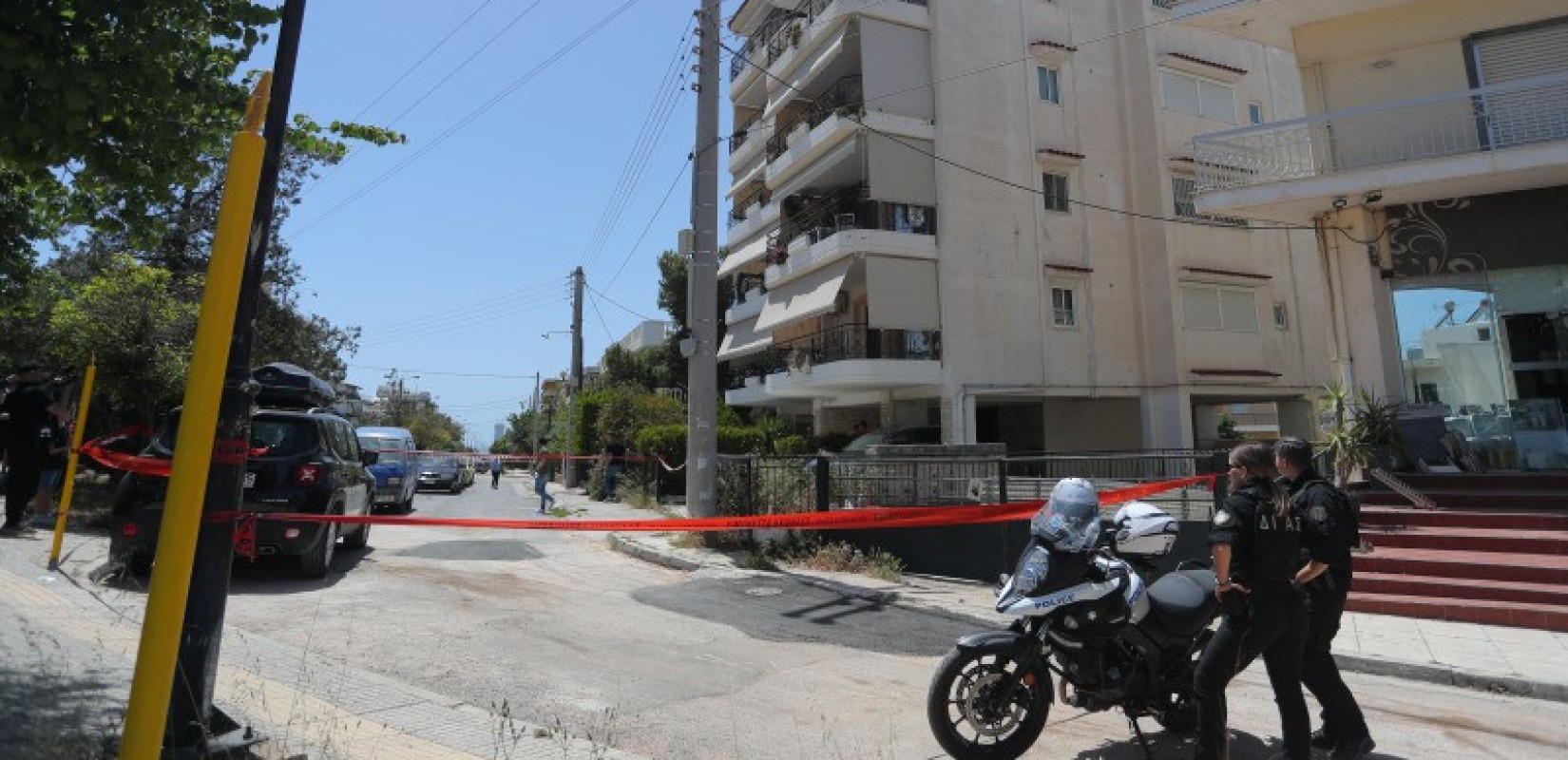 Ηλιούπολη: Παλεύει για τη ζωή της η 17χρονη που έπεσε από ταράτσα - Βαρύ το κλίμα στα σχολεία των κοριτσιών (βίντεο)