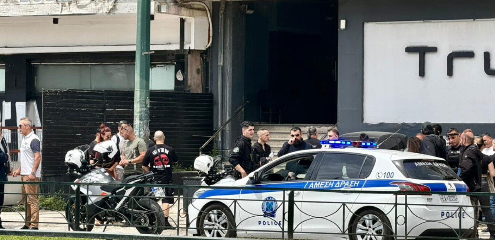 Καλλιθέα: «Έφαγε πόρτα» και άνοιξε πυρ ο 58χρονος - Παραμένει στο νοσοκομείο η 43χρονη ιδιοκτήτρια (βίντεο)