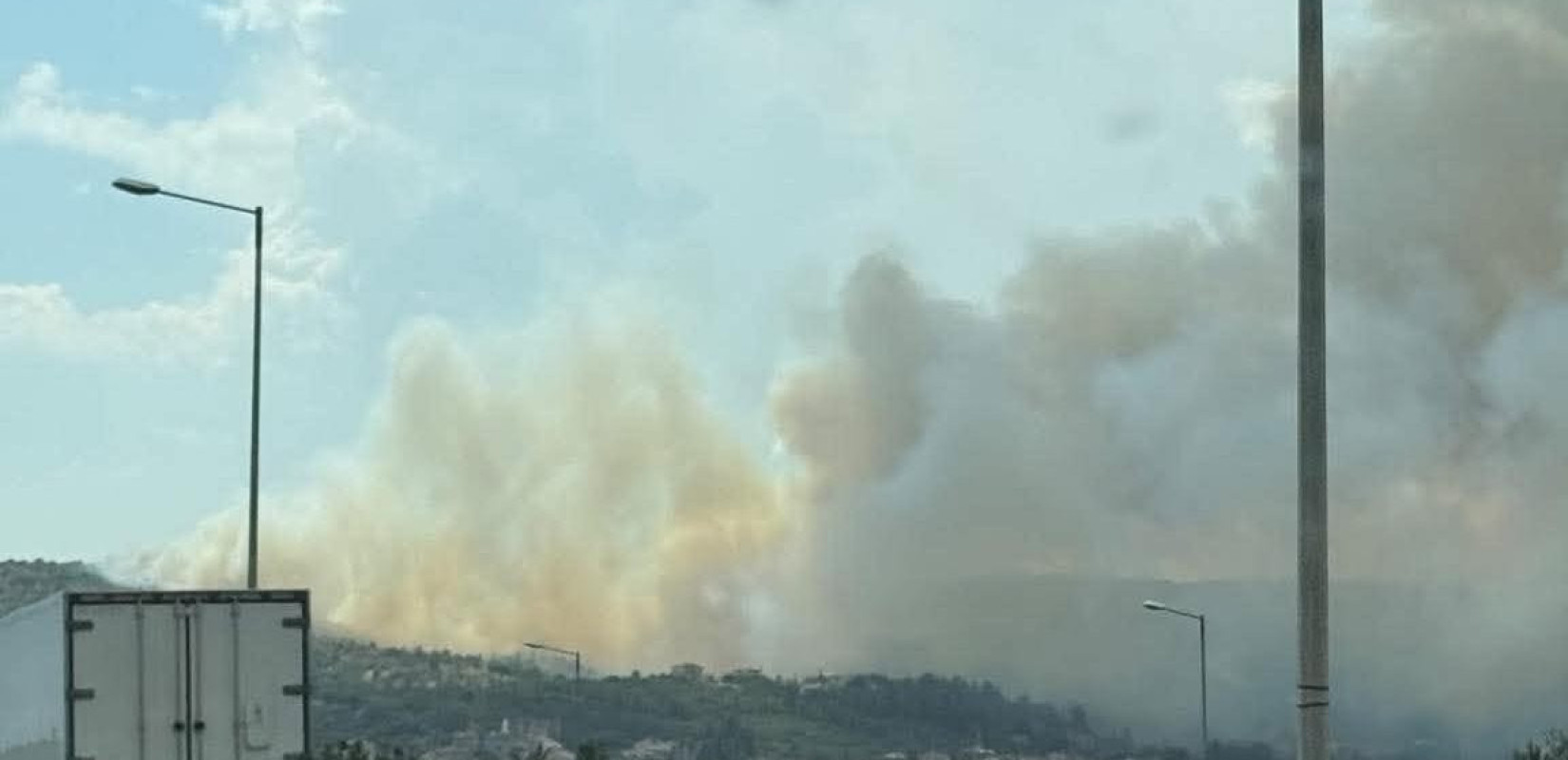 Θεσσαλονίκη: Πυρκαγιά σε χαμηλή βλάστηση στο Δερβένι - Στη μάχη και ελικόπτερα - Μήνυμα 112 και ενίσχυση δυνάμεων