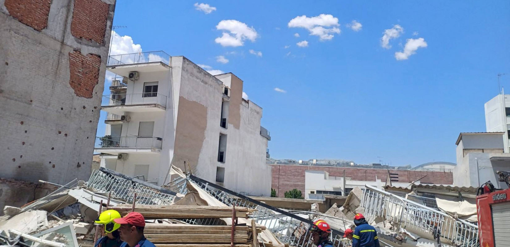 Αθήνα: Κατέρρευσε πολυκατοικία στα Πετράλωνα - Εντοπίστηκε η αγνοούμενη - Πέντε προσαγωγές