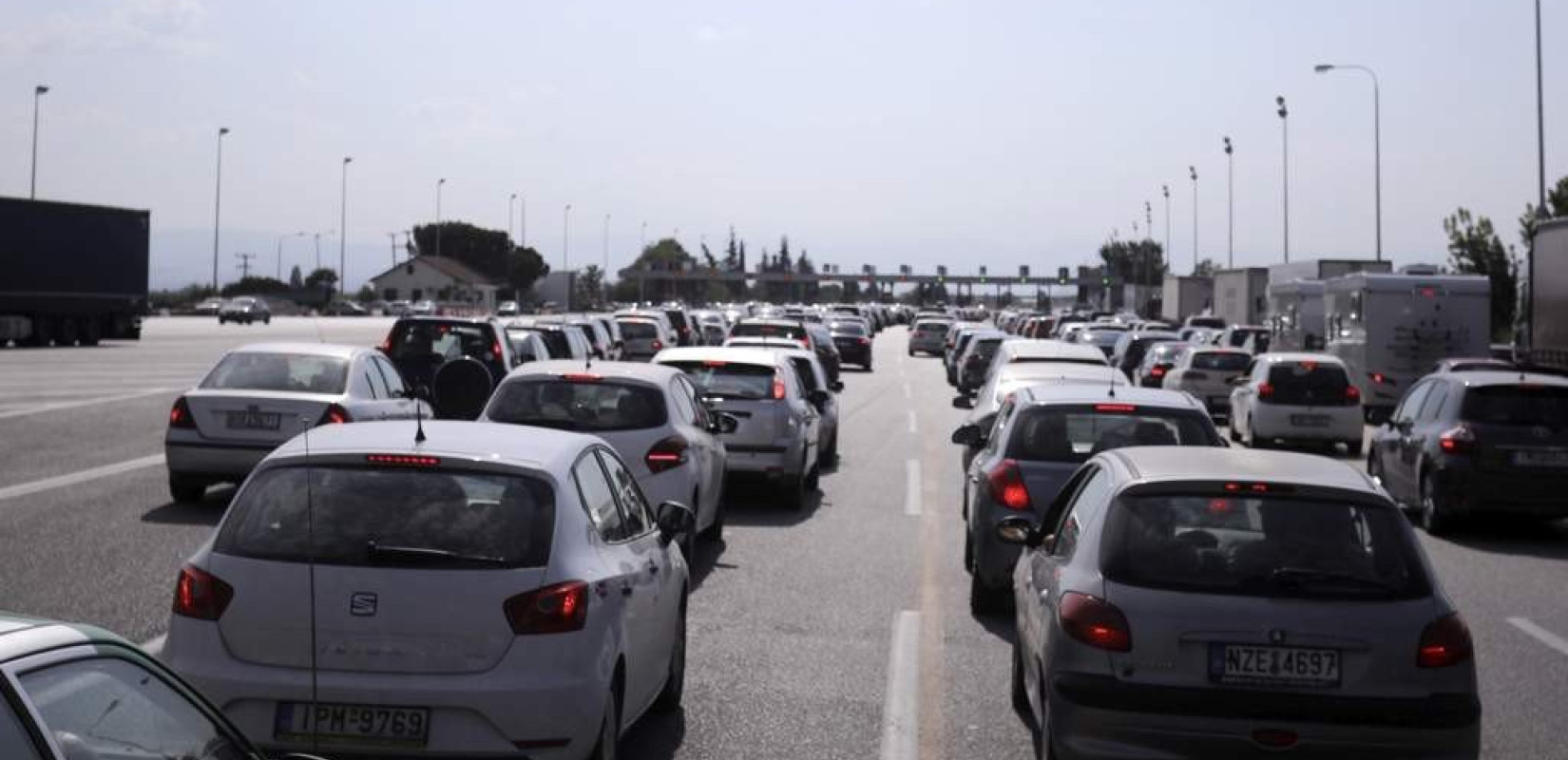 Θεσσαλονίκη: Ουρές χιλιομέτρων και μεγάλες καθυστερήσεις στα διόδια Μαλγάρων - Κλειστή μία λωρίδα