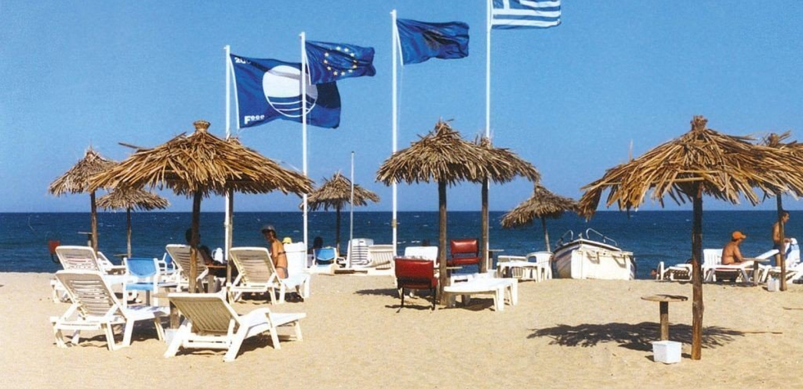 Αφαιρέθηκε η Γαλάζια Σημαία από 22 βραβευμένες ακτές - Τρεις παραλίες της Χαλκιδικής στη σχετική λίστα