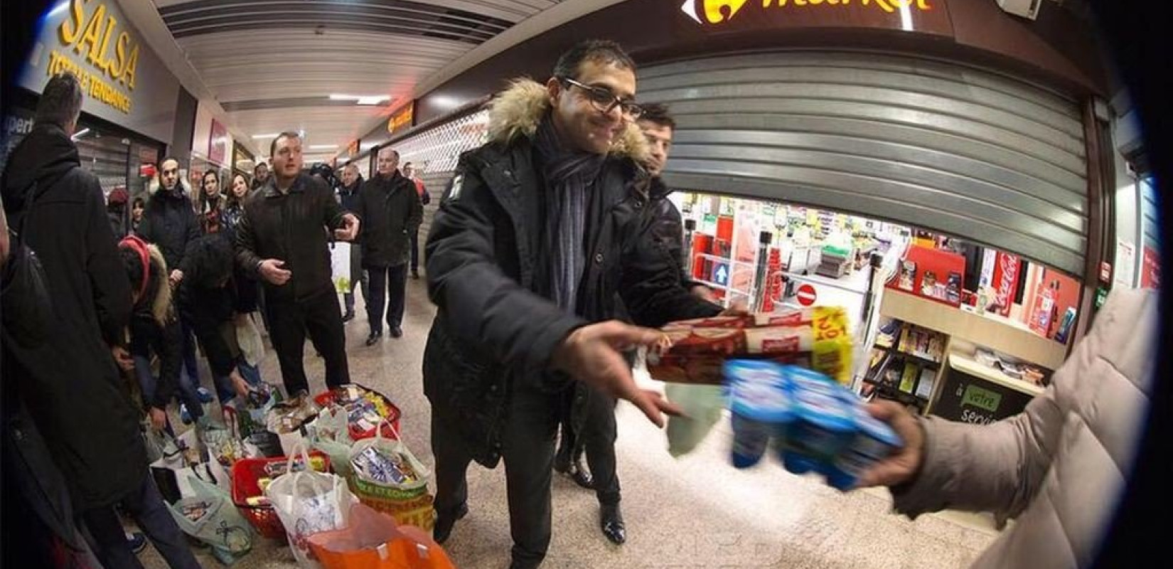 Ο ήρωας των αστέγων με τα κακοφορμισμένα φαγητά!