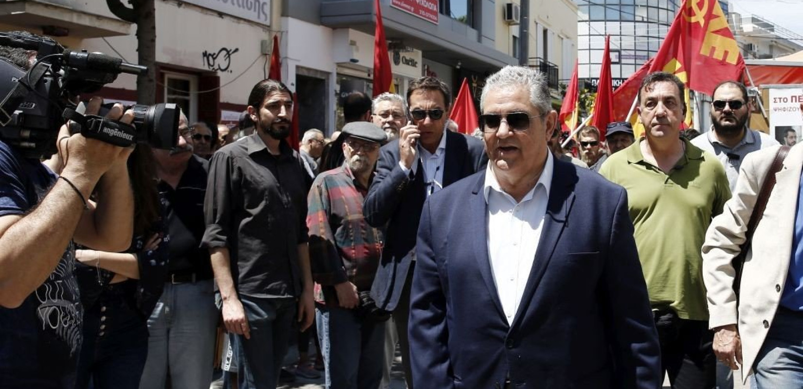 Το περίπτερο του ΚΚΕ στο Περιστέρι επισκέφθηκε ο Δ. Κουτσούμπας