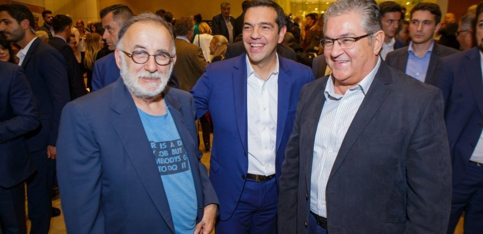 Ο Θάνος Μικρούτσικος στην τελευταία τιμητική θέση του Επικρατείας του ΚΚΕ