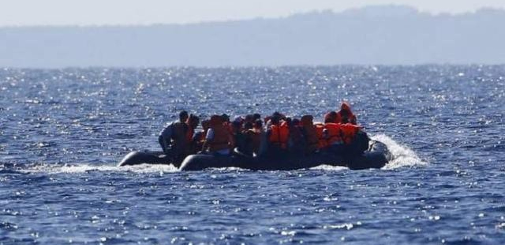 Ναυάγιο στη Λέσβο: 32 διασώθηκαν, δύο νεαρές γυναίκες αγνοούνται