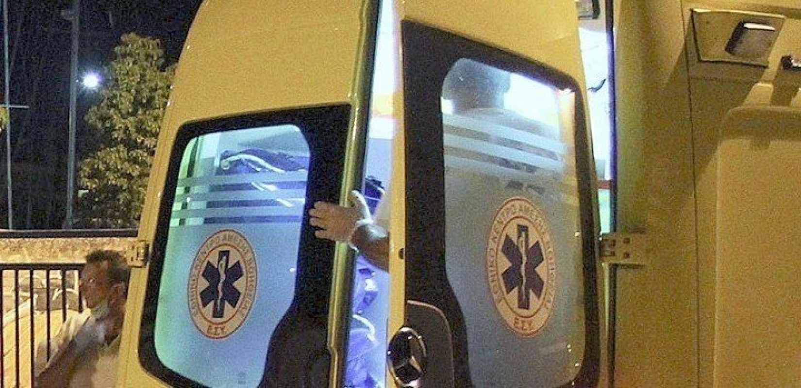 Πετράλωνα: Τρόλεϊ «καρφώθηκε» σε πολυκατοικία - Ελαφρά τραυματισμένος ο οδηγός