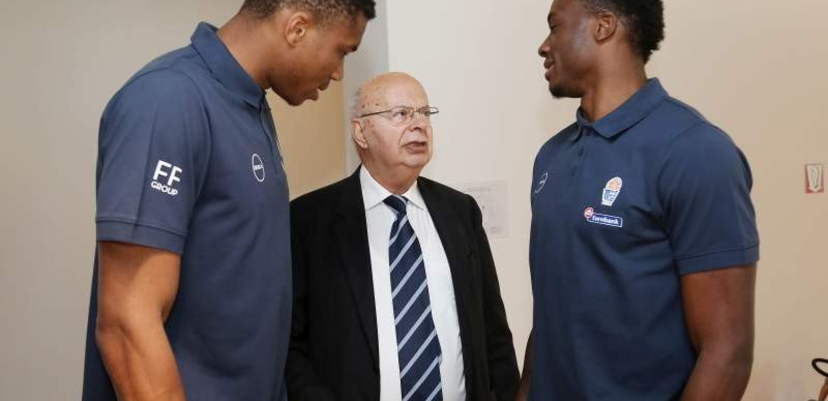 Είπε «αρκούδες με χαλκάδες και χαλινάρι» τους Αντετοκούνμπο