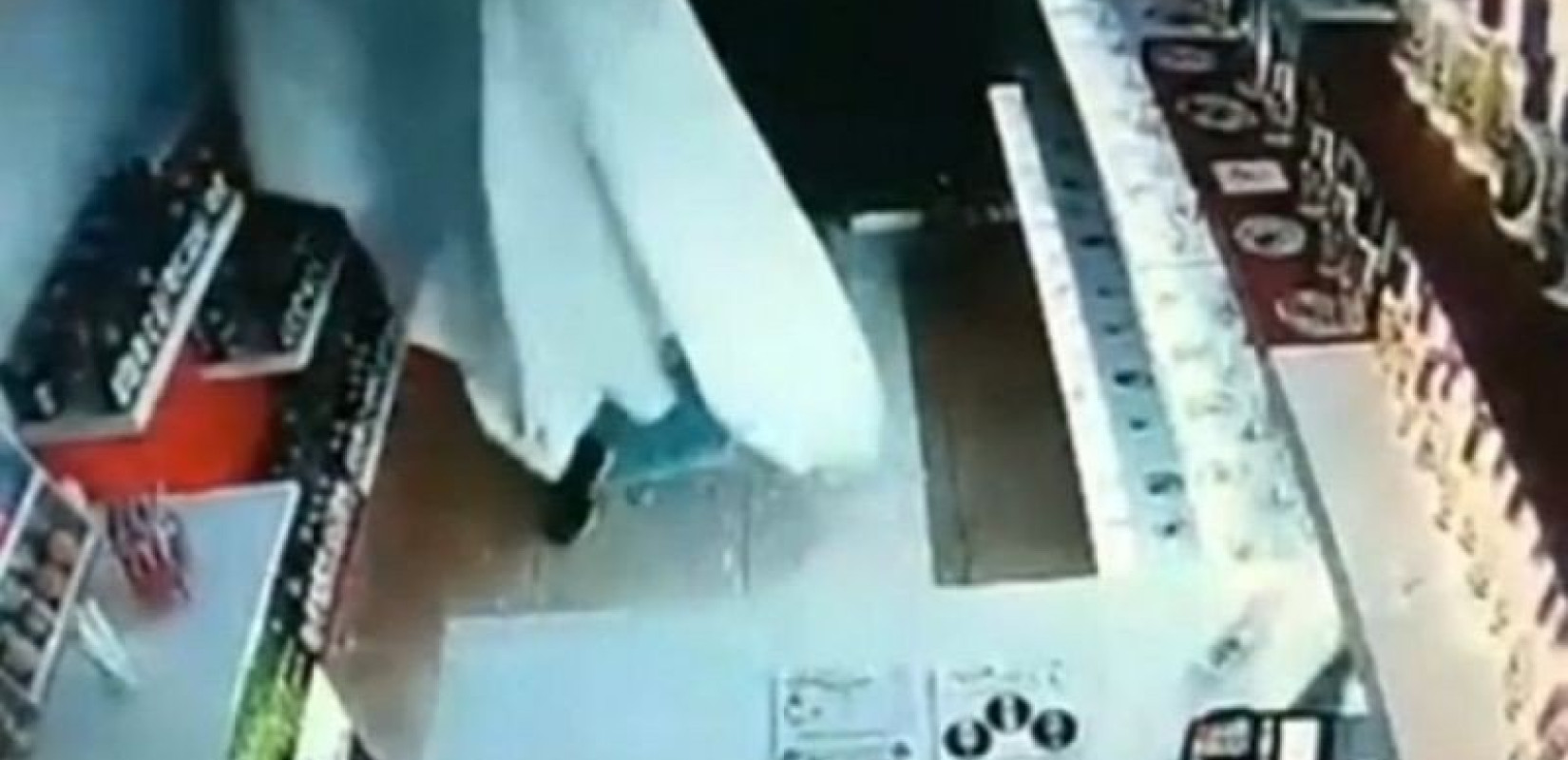 Διαρρήκτης ντυμένος... φάντασμα στη Θεσσαλονίκη (βίντεο) 