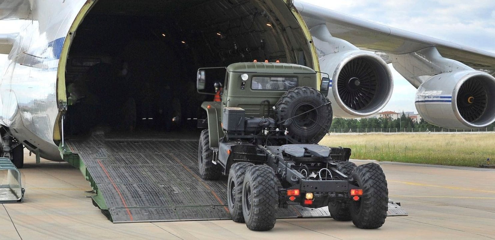 Αμερικάνοι βουλευτές ανησυχούν για το ενδεχόμενο μεταφοράς των τουρκικών S-400 στη Συρία Αμερικάνοι βουλευτές ανησυχούν για το ενδεχόμενο μεταφοράς των τουρκικών S-400 στη Συρία