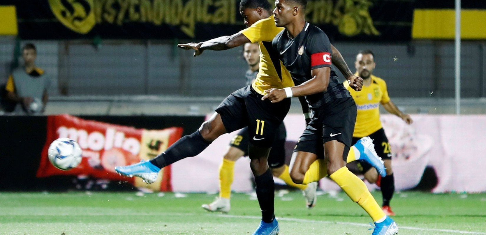 Αστοχία και δοκάρια σταμάτησαν τον Άρη (videos)