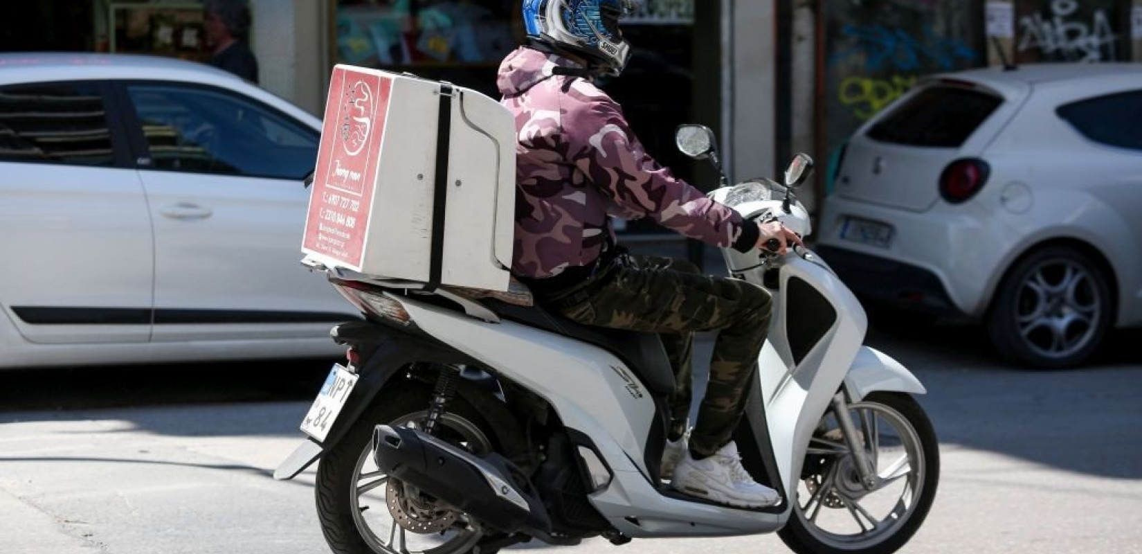 Θεσσαλονίκη: Οι διανομείς ζητούν να μη δουλεύουν εν μέσω καύσωνα 